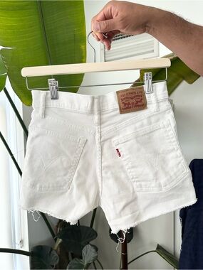 Levi's White Frayed-Hem Denim Shorts